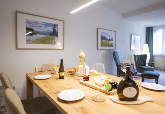 Ferienwohnung in Vulpera - Chasa Valbernard Stüvetta - Quivelda 4001: Hochwertige 3.5-Zimmerwohnung Ferienwohnung in Vulpera - Chasa Valbernard Stüvetta - Quivelda 4001: Hochwertige 3.5-Zimmerwohnung