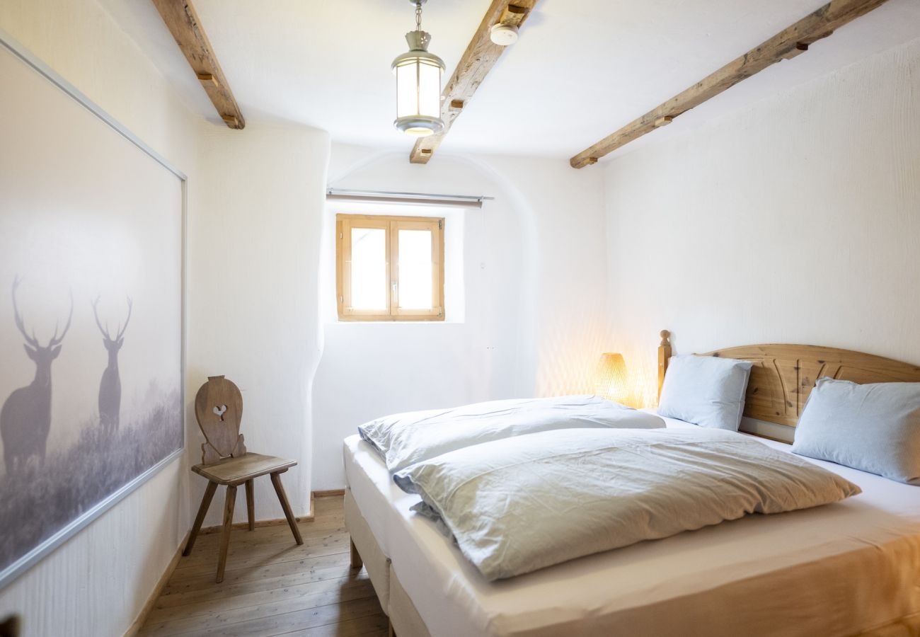 Ferienwohnung in Sent - Chasa Rustika: Moderne 3-Zimmerwohnung mit traditionellem Engadiner Flair in Sent