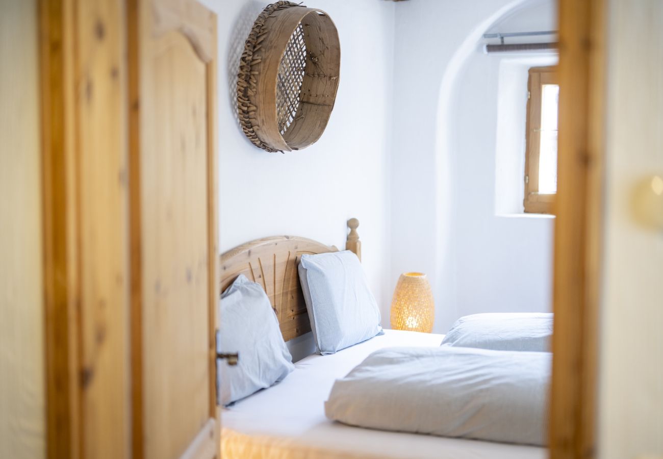 Ferienwohnung in Sent - Chasa Rustika: Moderne 3-Zimmerwohnung mit traditionellem Engadiner Flair in Sent