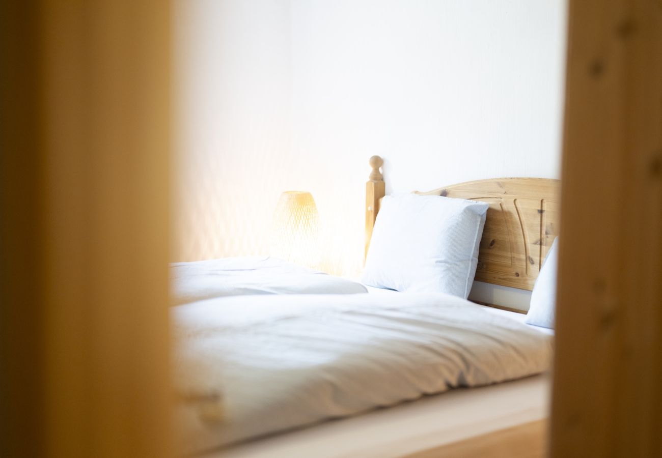 Ferienwohnung in Sent - Chasa Rustika: Moderne 3-Zimmerwohnung mit traditionellem Engadiner Flair in Sent