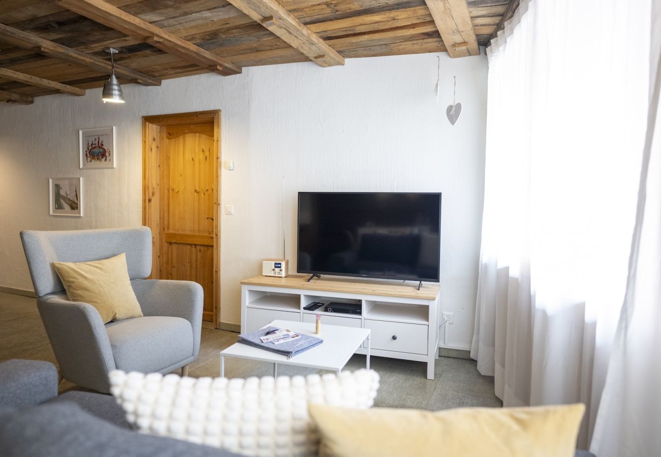 Ferienwohnung in Sent - Chasa Rustika: Moderne 3-Zimmerwohnung mit traditionellem Engadiner Flair in Sent