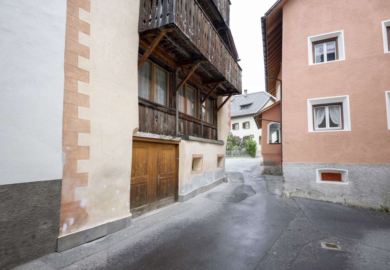 Ferienwohnung in Sent - Chasa Rustika: Moderne 3-Zimmerwohnung mit traditionellem Engadiner Flair in Sent