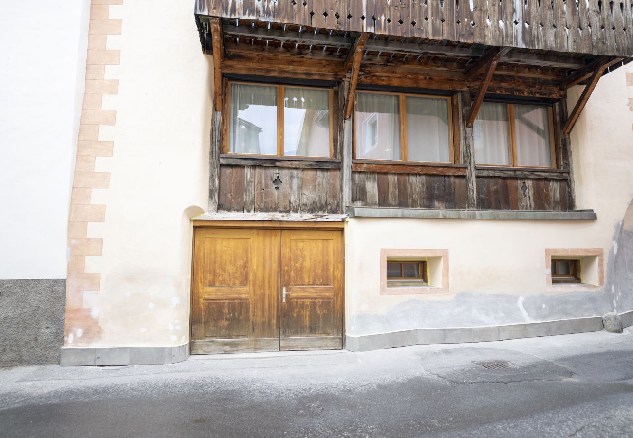 Ferienwohnung in Sent - Chasa Rustika: Moderne 3-Zimmerwohnung mit traditionellem Engadiner Flair in Sent
