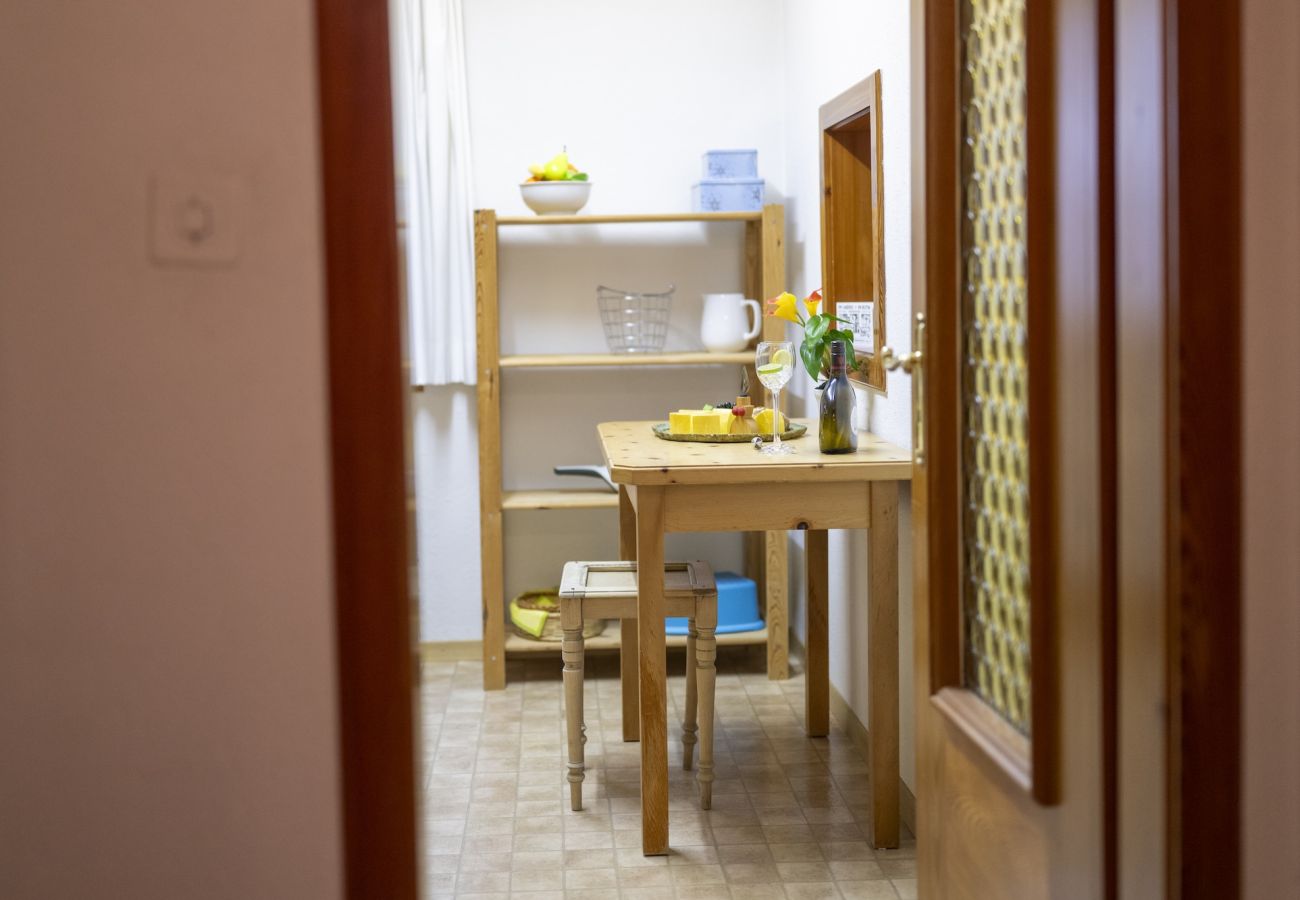 Ferienwohnung in Sent - Chasa Bügliet: Ferienwohnung im Dorfkern von Sent