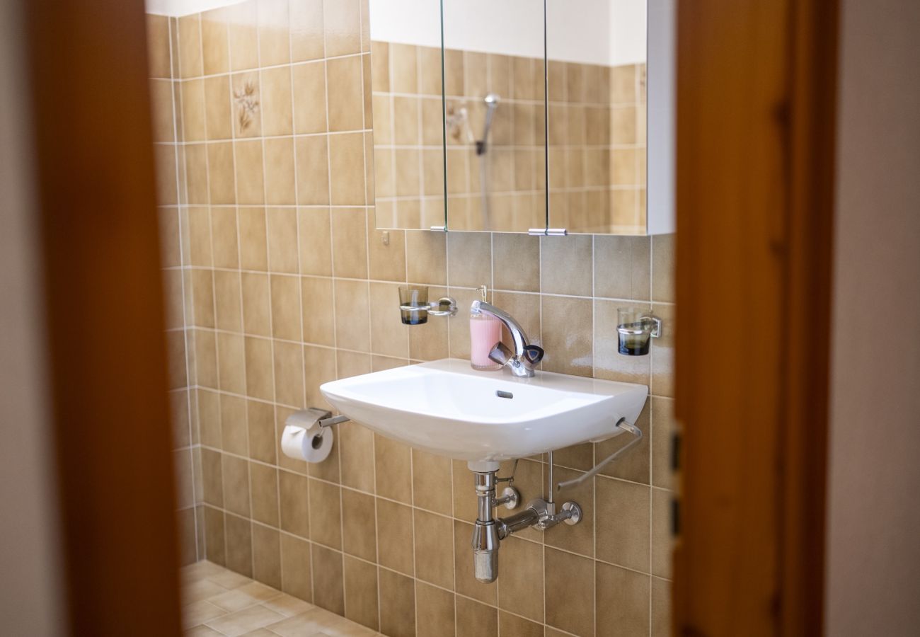 Ferienwohnung in Sent - Chasa Bügliet: Ferienwohnung im Dorfkern von Sent