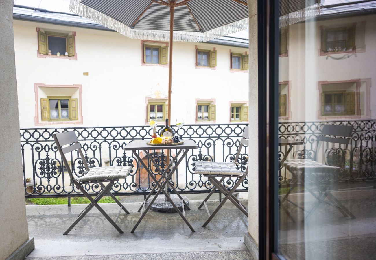 Ferienwohnung in Sent - Chasa Bügliet: Ferienwohnung im Dorfkern von Sent