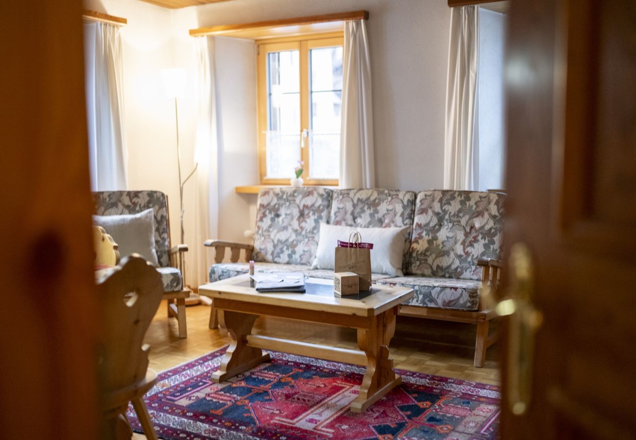 Ferienwohnung in Sent - Chasa Bügliet: Ferienwohnung im Dorfkern von Sent