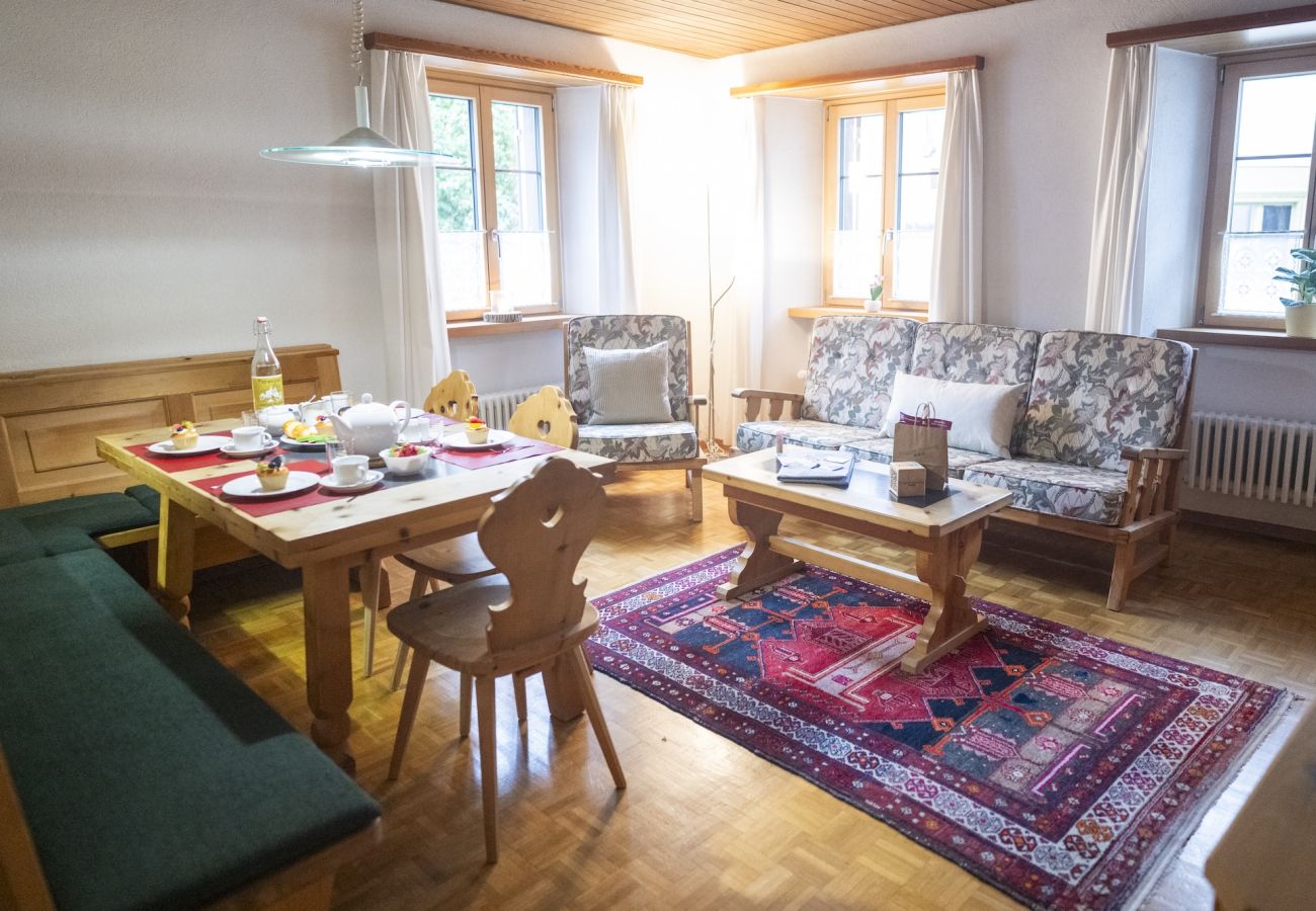 Ferienwohnung in Sent - Chasa Bügliet: Ferienwohnung im Dorfkern von Sent
