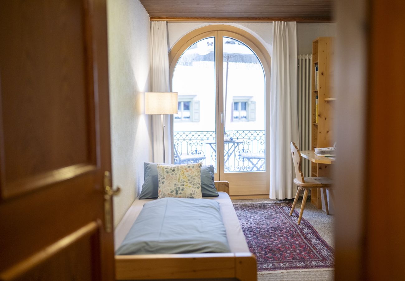 Ferienwohnung in Sent - Chasa Bügliet: Ferienwohnung im Dorfkern von Sent
