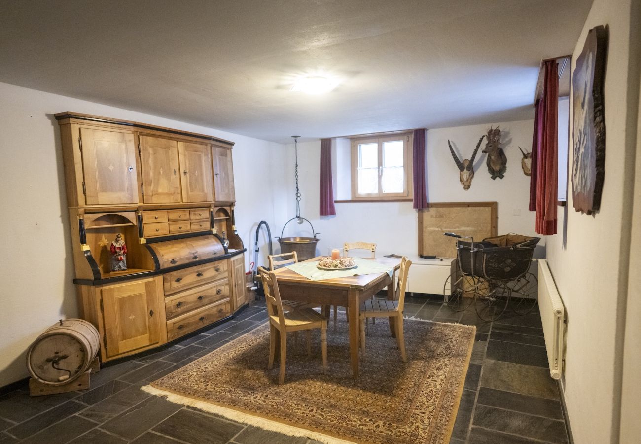 Ferienwohnung in Sent - Chasa Bügliet: Ferienwohnung im Dorfkern von Sent