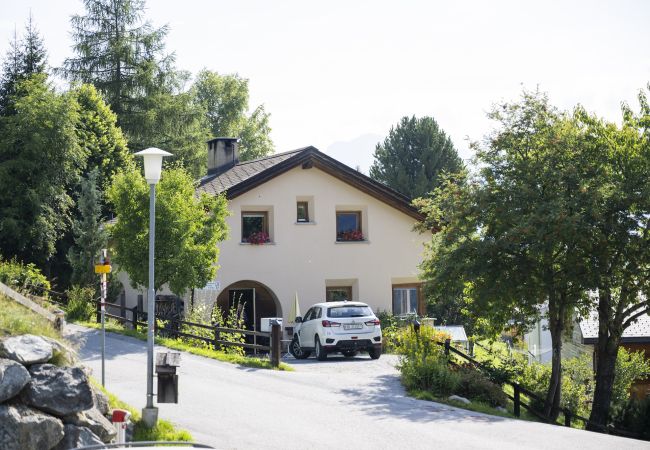 Studio in Ftan - Chasa Ulrica: Ruhige 1.5-Zimmerwohnung in Ftan mit Aussensitzplatz Studio in Ftan - Chasa Ulrica: Ruhige 1.5-Zimmerwohnung in Ftan mit Aussensitzplatz