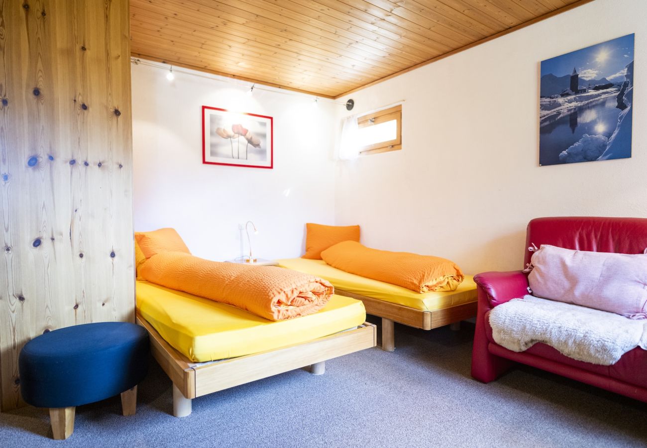 Studio in Ftan - Chasa Ulrica: Ruhige 1.5-Zimmerwohnung in Ftan mit Aussensitzplatz