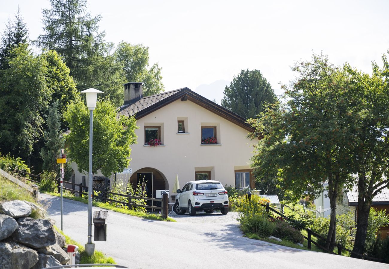 Studio in Ftan - Chasa Ulrica: Ruhige 1.5-Zimmerwohnung in Ftan mit Aussensitzplatz