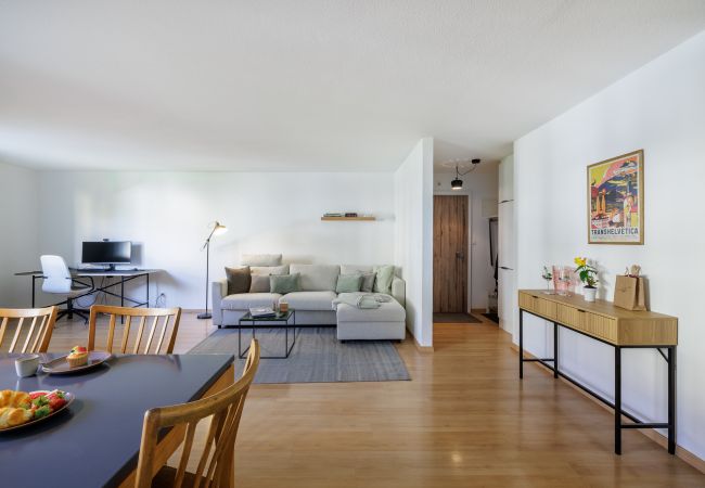 Ferienwohnung in Vulpera - Chasa Valbernard 4105: Grosszügige 3.5-Zimmerwohnung mit Komfort und Bergblick Ferienwohnung in Vulpera - Chasa Valbernard 4105: Grosszügige 3.5-Zimmerwohnung mit Komfort und Bergblick