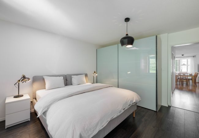 Ferienwohnung in Vulpera - Chasa Valbernard 4105: Grosszügige 3.5-Zimmerwohnung mit Komfort und Bergblick Ferienwohnung in Vulpera - Chasa Valbernard 4105: Grosszügige 3.5-Zimmerwohnung mit Komfort und Bergblick