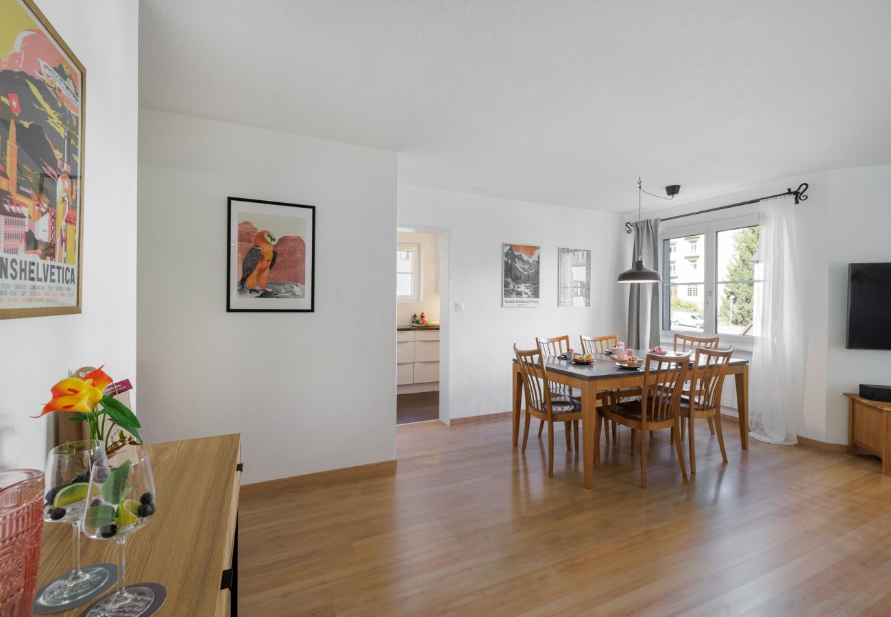 Ferienwohnung in Vulpera - Chasa Valbernard 4105: Grosszügige 3.5-Zimmerwohnung mit Komfort und Bergblick Ferienwohnung in Vulpera - Chasa Valbernard 4105: Grosszügige 3.5-Zimmerwohnung mit Komfort und Bergblick