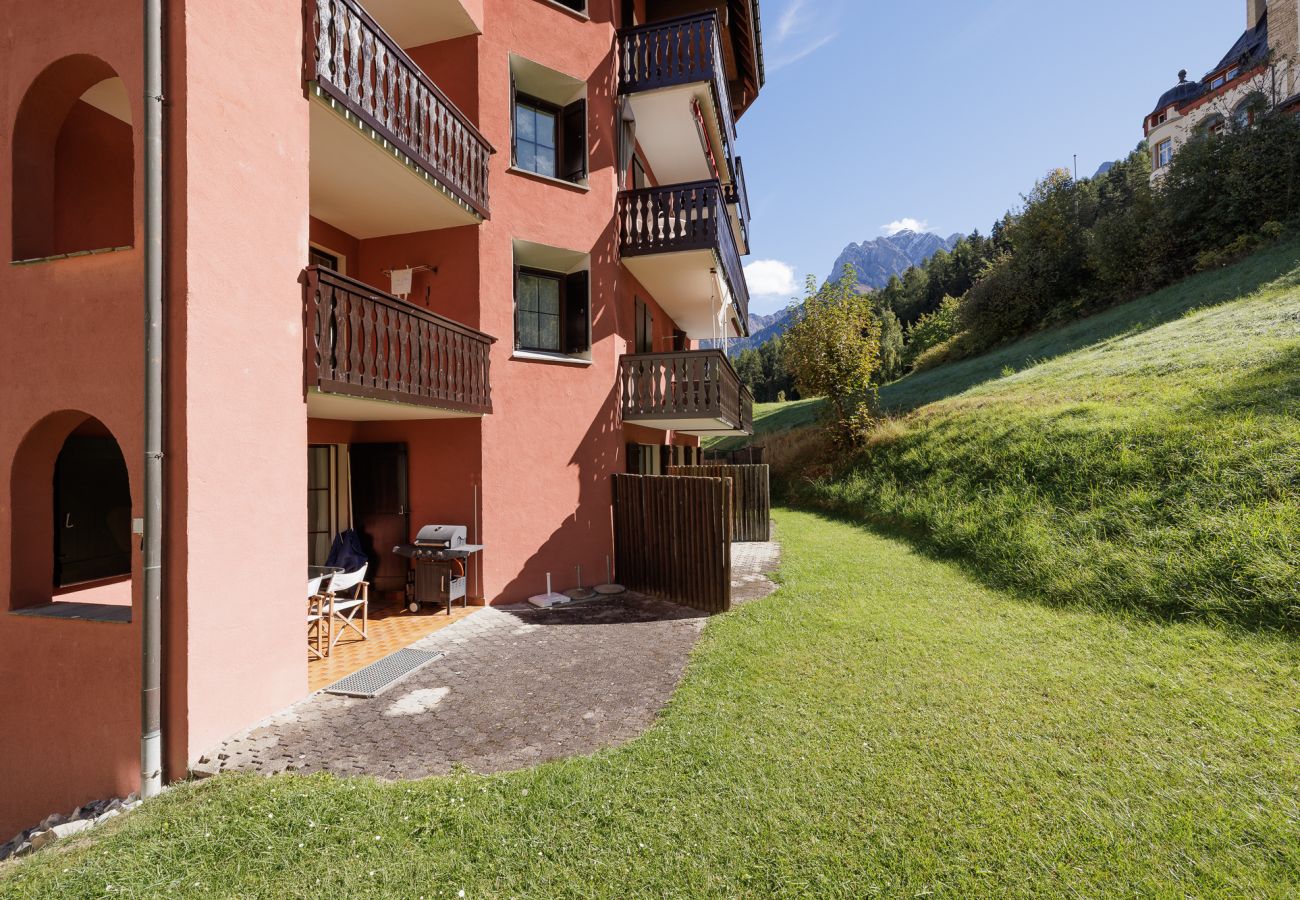 Ferienwohnung in Vulpera - Chasa Valbernard 4105: Grosszügige 3.5-Zimmerwohnung mit Komfort und Bergblick Ferienwohnung in Vulpera - Chasa Valbernard 4105: Grosszügige 3.5-Zimmerwohnung mit Komfort und Bergblick
