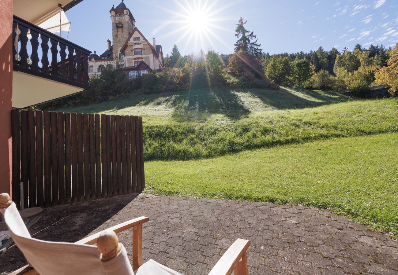 Ferienwohnung in Vulpera - Chasa Valbernard 4105: Grosszügige 3.5-Zimmerwohnung mit Komfort und Bergblick Ferienwohnung in Vulpera - Chasa Valbernard 4105: Grosszügige 3.5-Zimmerwohnung mit Komfort und Bergblick