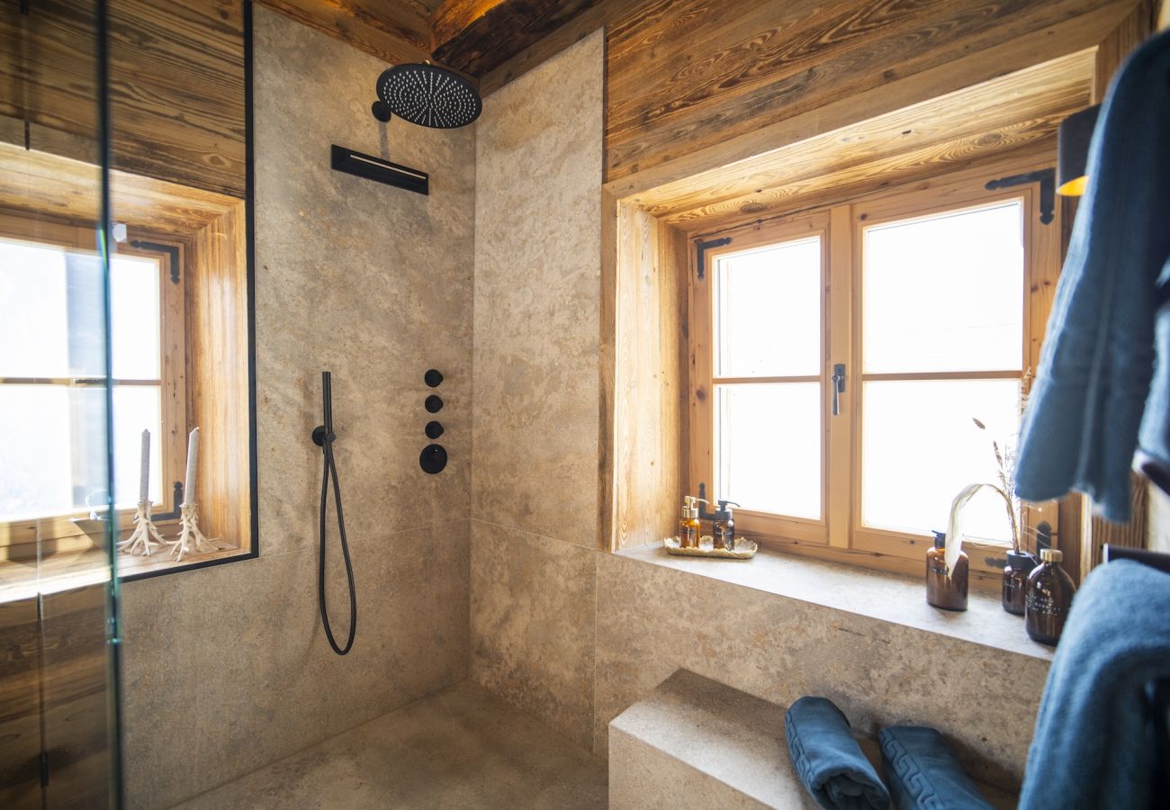 Chalet in Sent - Chasa Sentima – luxuriöser Engadiner Palazzo mit Panoramablick, Hotpot & Sauna direkt an der Talabfahrt 