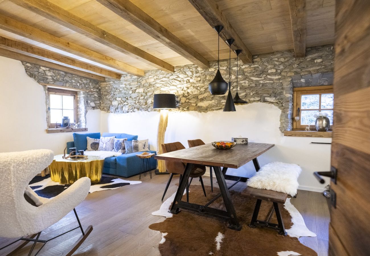 Chalet in Sent - Chasa Sentima – luxuriöser Engadiner Palazzo mit Panoramablick, Hotpot & Sauna direkt an der Talabfahrt 