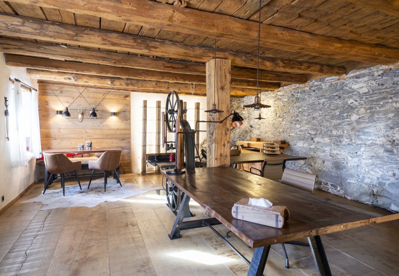 Chalet in Sent - Chasa Sentima – luxuriöser Engadiner Palazzo mit Panoramablick, Hotpot & Sauna direkt an der Talabfahrt 