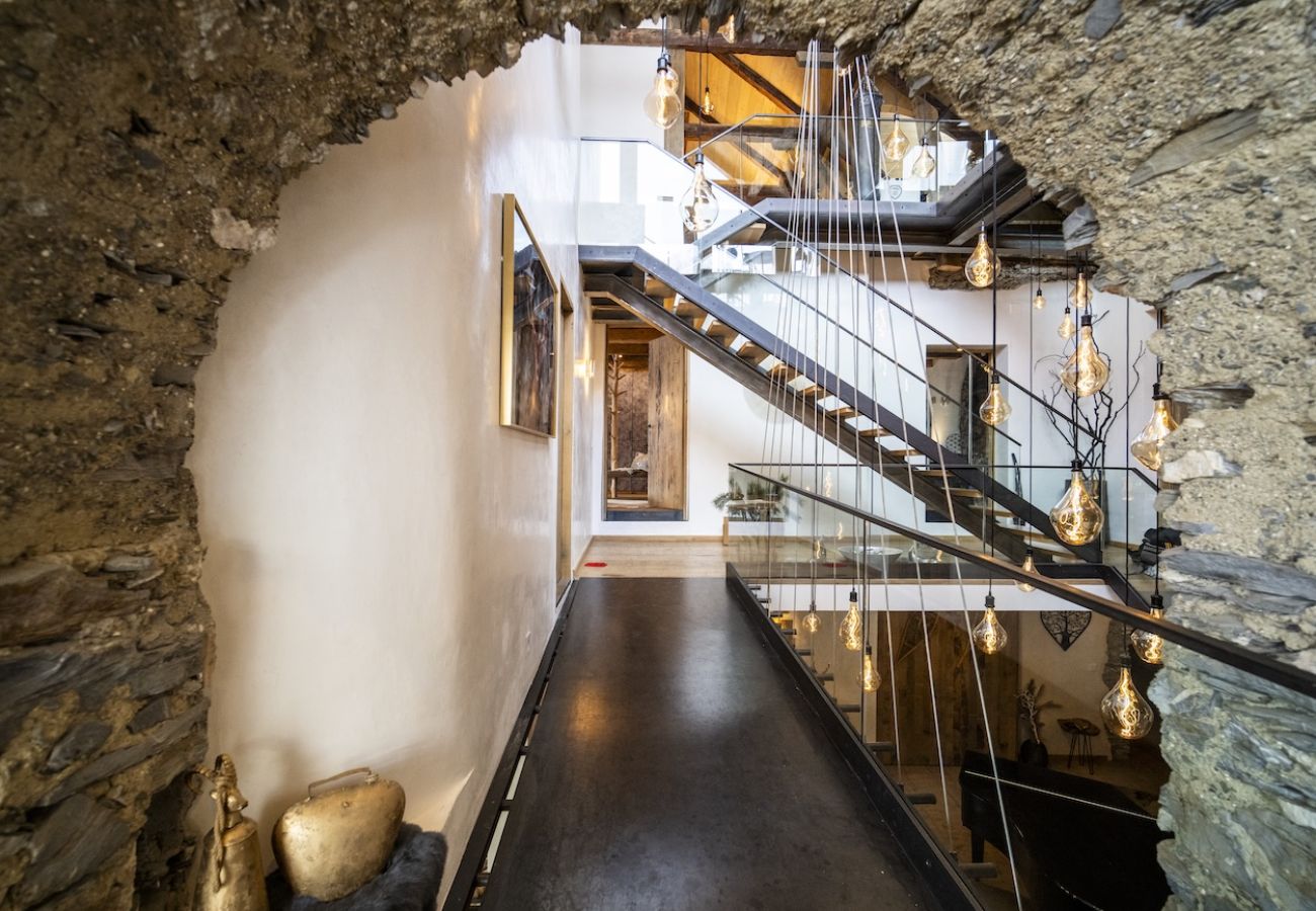 Chalet in Sent - Chasa Sentima – luxuriöser Engadiner Palazzo mit Panoramablick, Hotpot & Sauna direkt an der Talabfahrt 