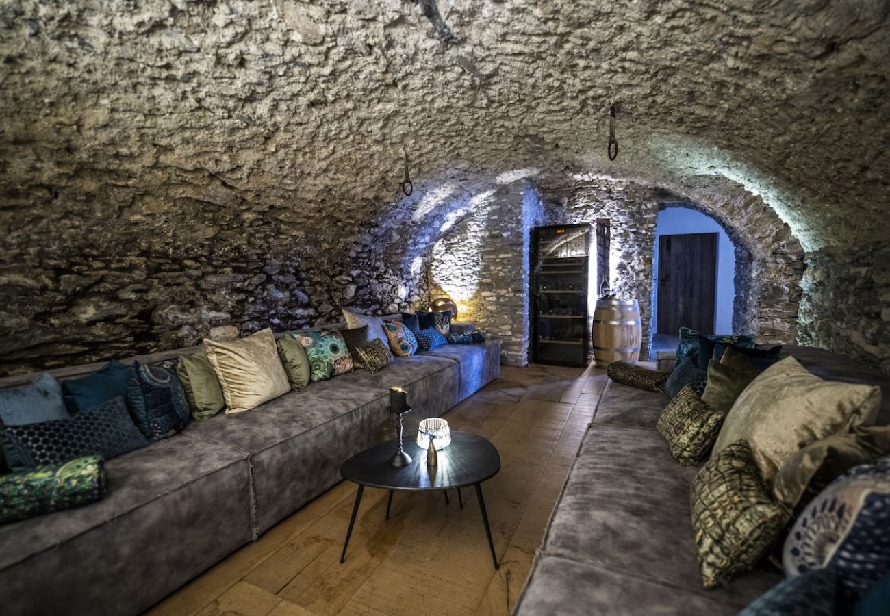 Chalet in Sent - Chasa Sentima – luxuriöser Engadiner Palazzo mit Panoramablick, Hotpot & Sauna direkt an der Talabfahrt 