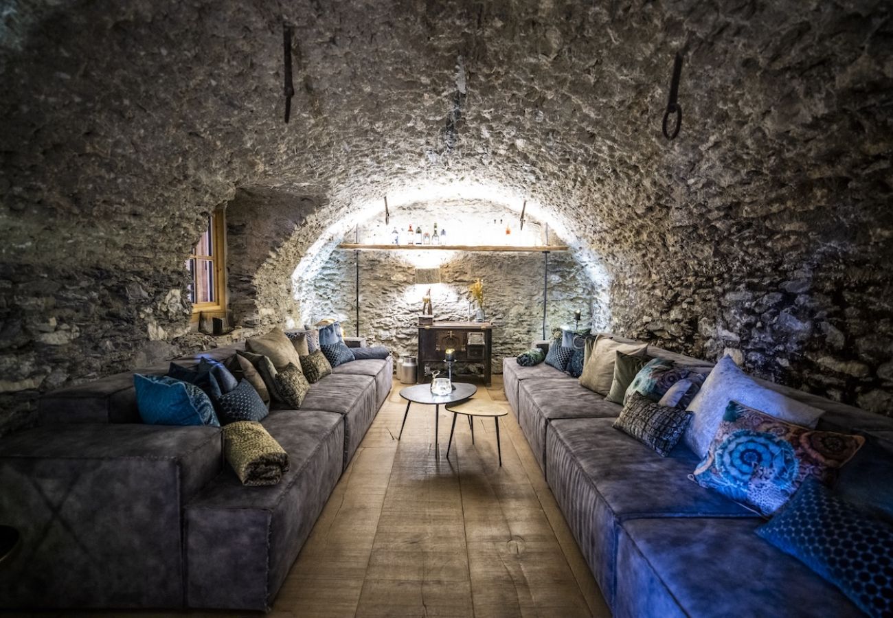 Chalet in Sent - Chasa Sentima – luxuriöser Engadiner Palazzo mit Panoramablick, Hotpot & Sauna direkt an der Talabfahrt 