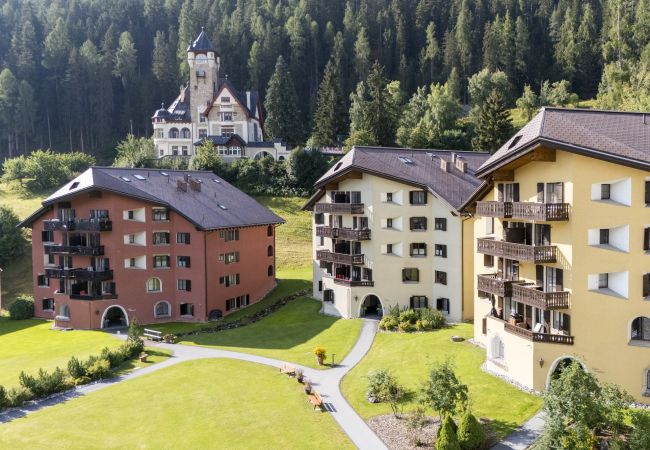 Ferienwohnung in Vulpera - Chasa Vulperola 4105 – Grosszügige 3.5-Zimmerwohnung mit Berg- und Golfblick in Vulpera
