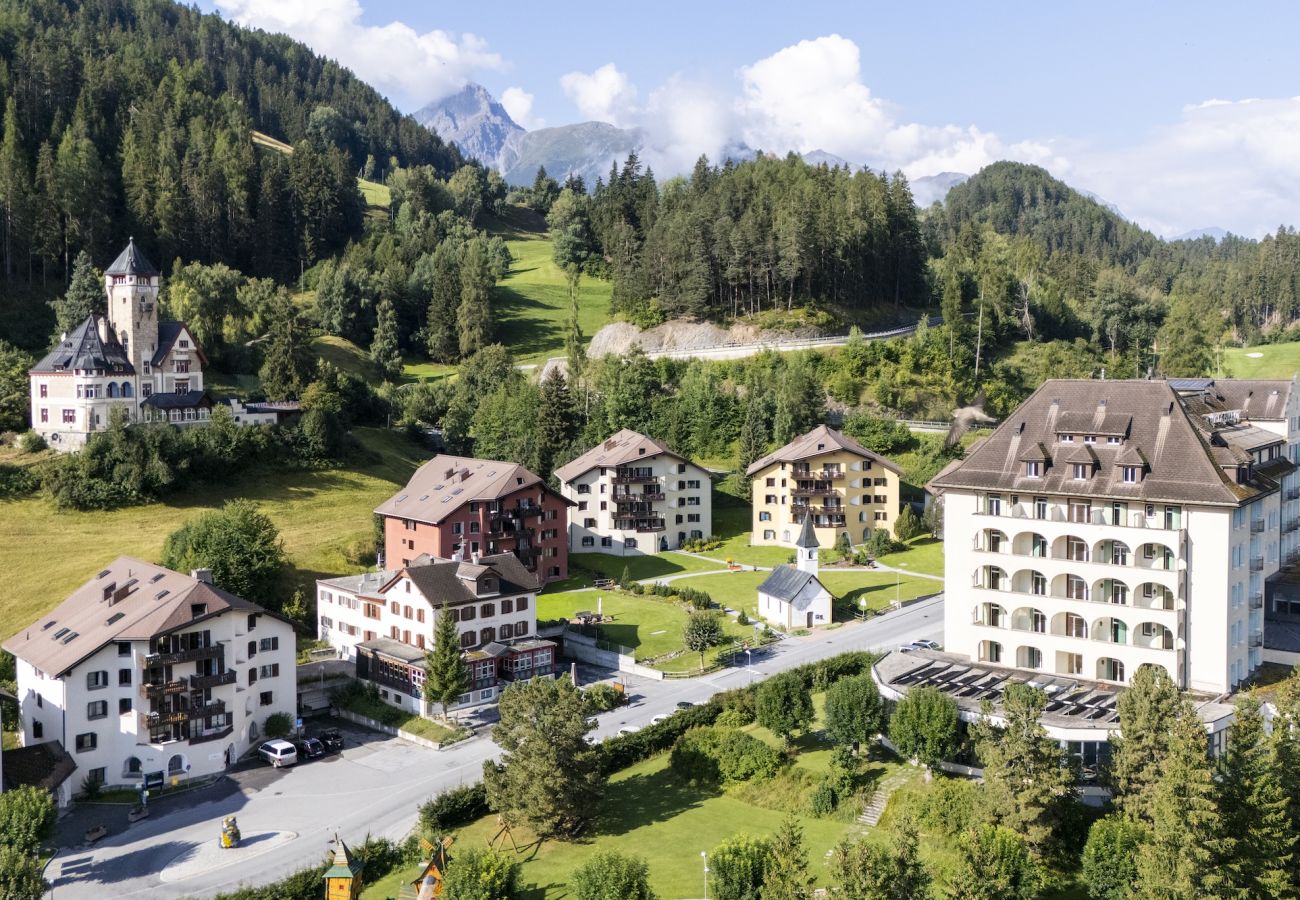 Ferienwohnung in Vulpera - Chasa Vulperola 4105 – Grosszügige 3.5-Zimmerwohnung mit Berg- und Golfblick in Vulpera