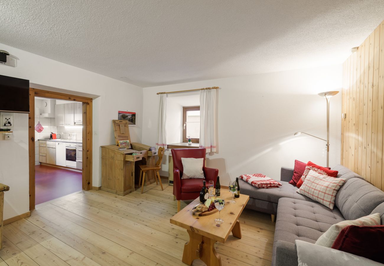 Ferienwohnung in Scuol - Chasa Marugg: Gemütliche 3.5-Zimmerwohnung direkt beim Engadin Bad Scuol