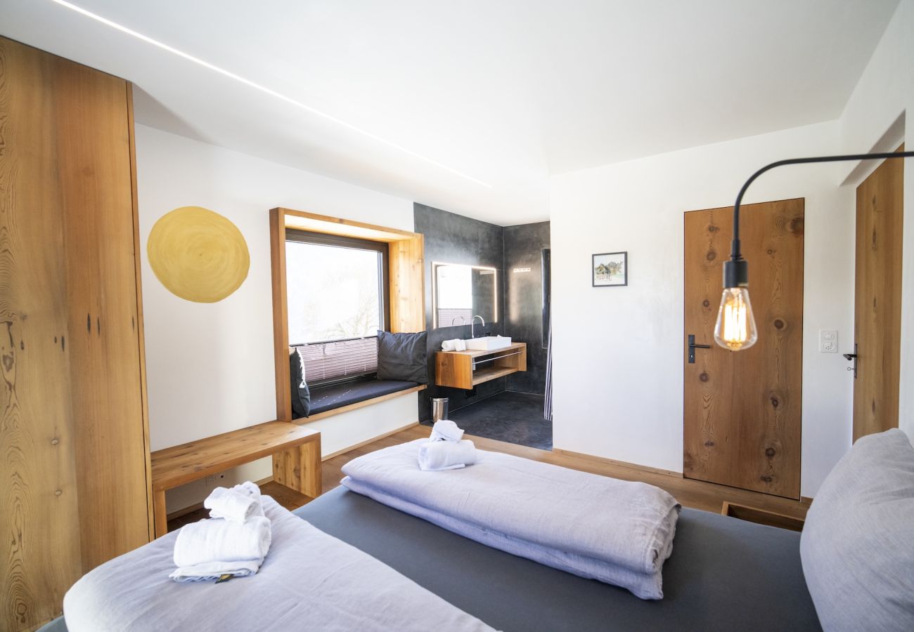 Ferienwohnung in Sent - Chasa Vital - Hochwertige Ferienwohnung mit elegantem Ambiente in Sent