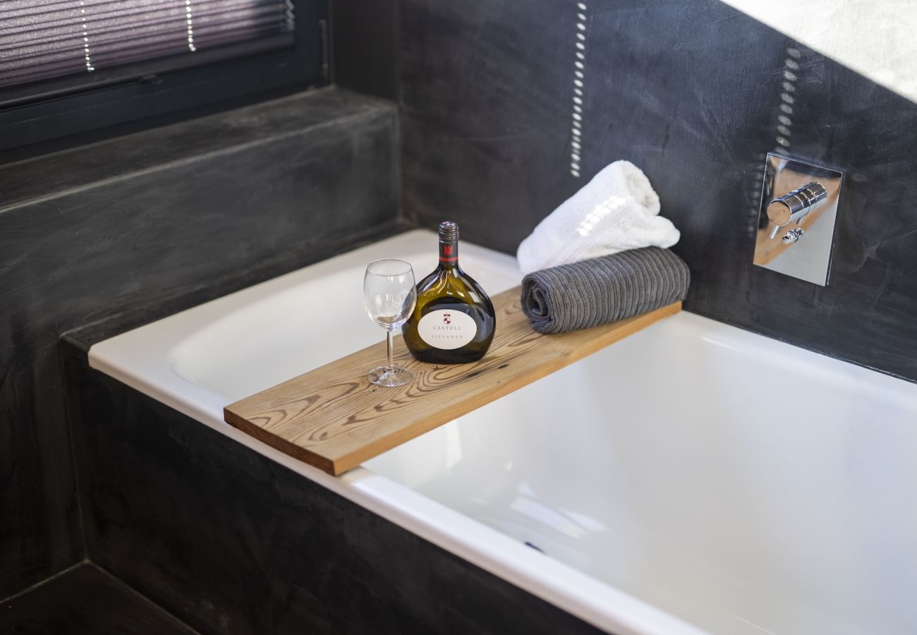 Ferienwohnung in Sent - Chasa Vital - Hochwertige Ferienwohnung mit elegantem Ambiente in Sent