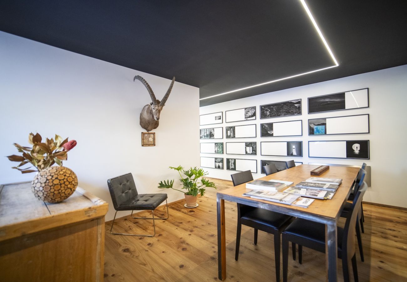 Ferienwohnung in Sent - Chasa Vital - Hochwertige Ferienwohnung mit elegantem Ambiente in Sent