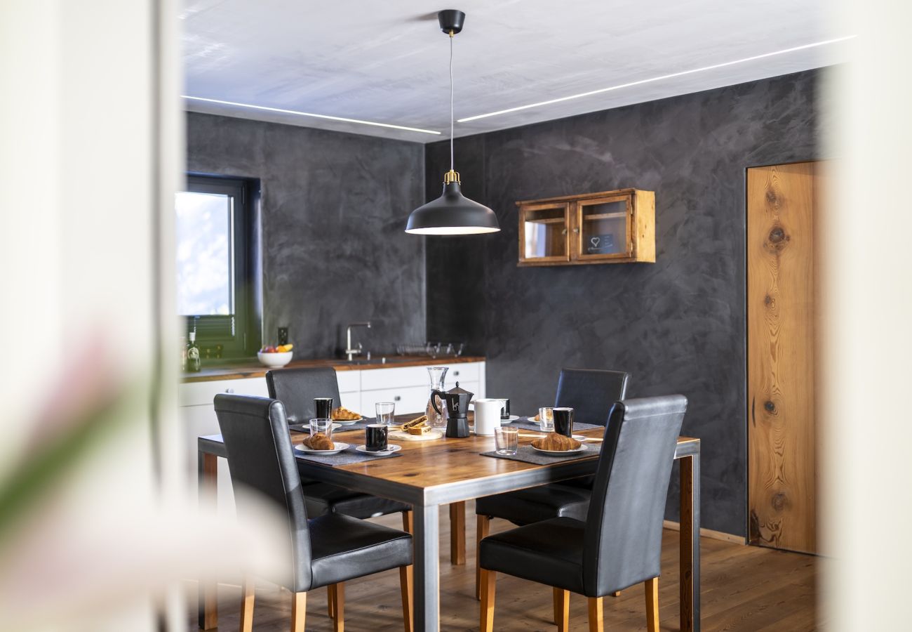 Ferienwohnung in Sent - Chasa Vital - Hochwertige Ferienwohnung mit elegantem Ambiente in Sent