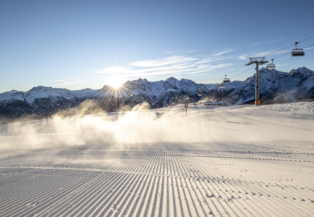 Ferienwohnung in Scuol - Plavna Apartment 2B: Moderne 2 ½-Zimmerwohunung zentral und mit Panoramablick