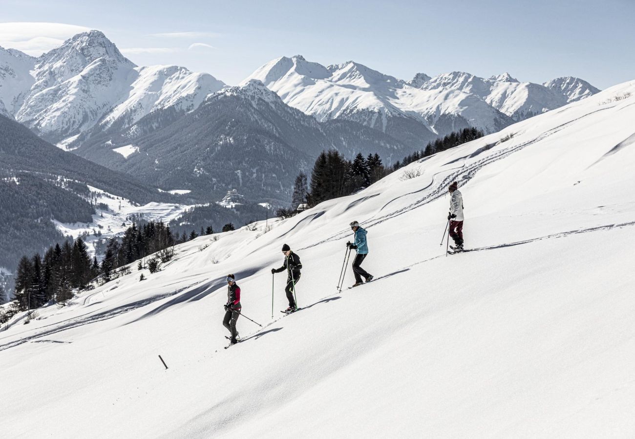 Ferienwohnung in Scuol - Plavna Apartment 2B: Moderne 2 ½-Zimmerwohunung zentral und mit Panoramablick
