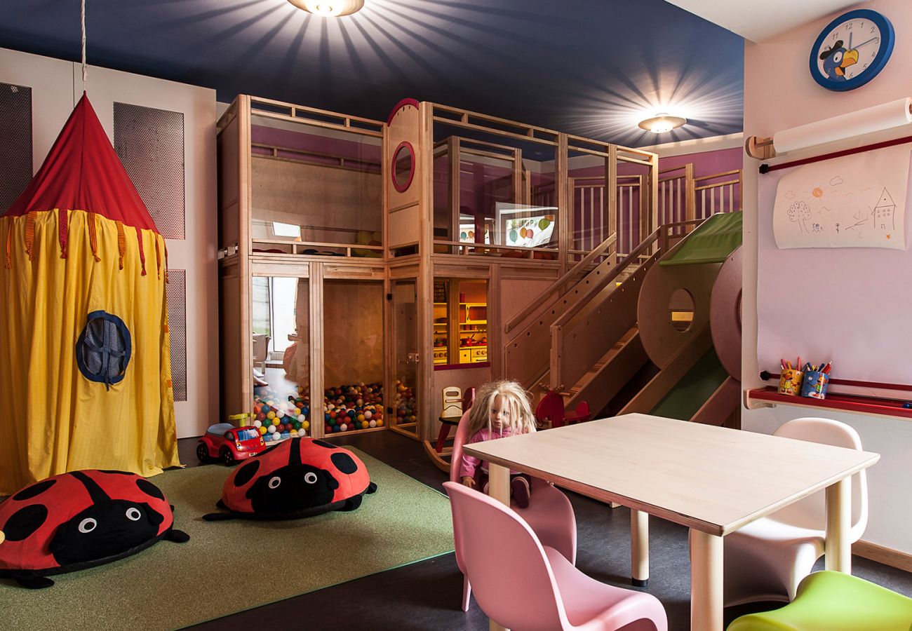 Ferienwohnung in Scuol - Plavna Apartment 2B: Moderne 2 ½-Zimmerwohunung zentral und mit Panoramablick