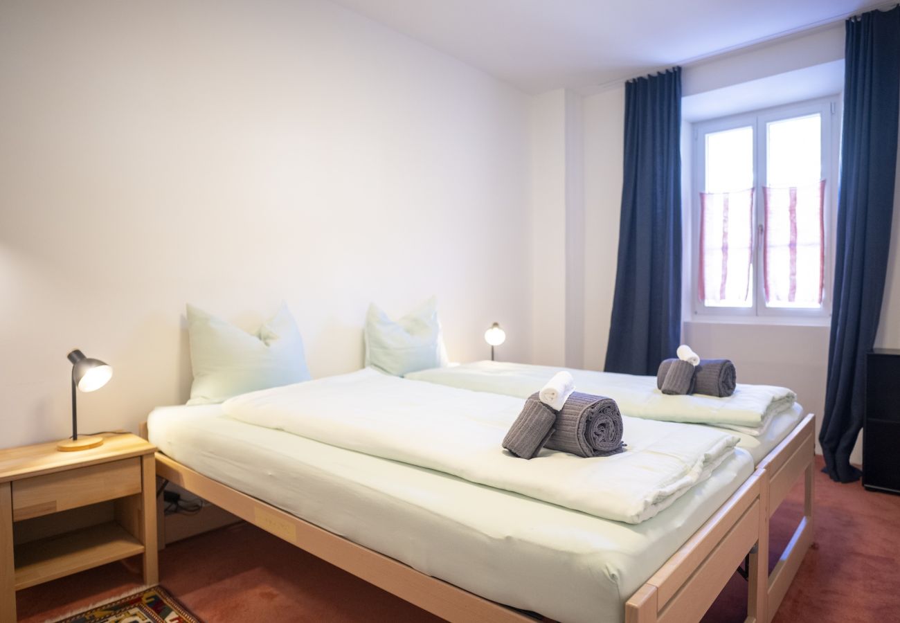 Ferienwohnung in Scuol - Chasa Stradun 203A – Zentrale 2-Zimmer-Ferienwohnung mit Balkon und Kamin in Scuol