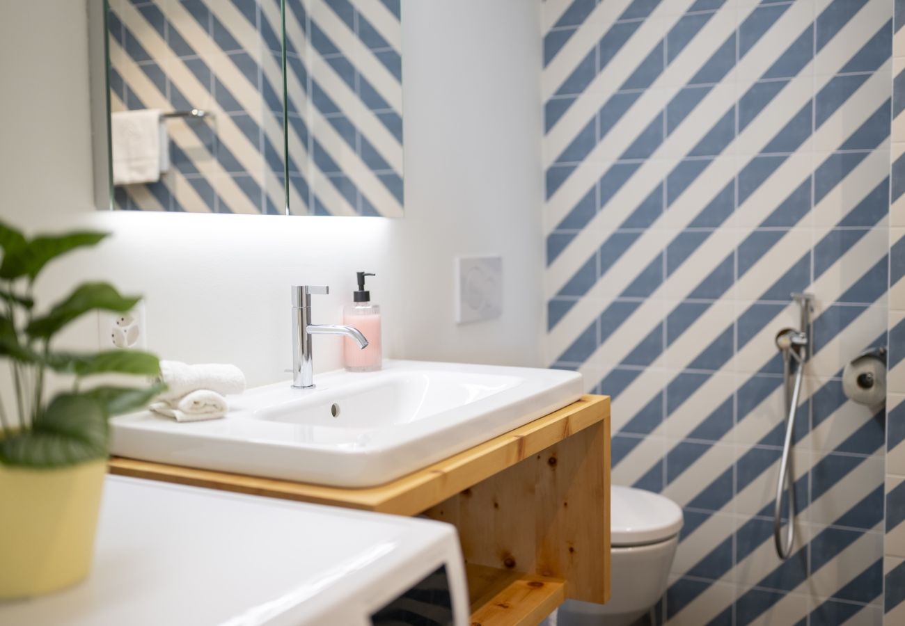 Ferienwohnung in Scuol - Chasa Stradun 203A – Zentrale 2-Zimmer-Ferienwohnung mit Balkon und Kamin in Scuol