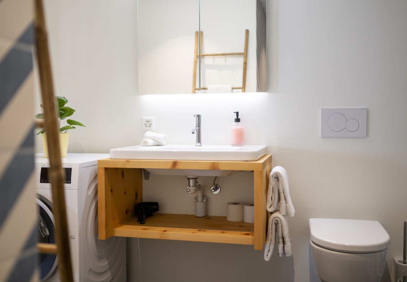 Ferienwohnung in Scuol - Chasa Stradun 203A – Zentrale 2-Zimmer-Ferienwohnung mit Balkon und Kamin in Scuol