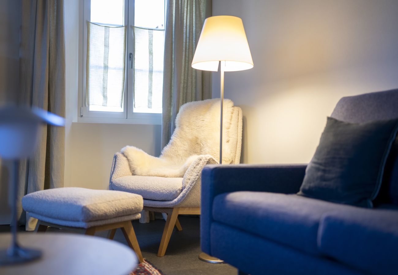 Ferienwohnung in Scuol - Chasa Stradun 203A – Zentrale 2-Zimmer-Ferienwohnung mit Balkon und Kamin in Scuol