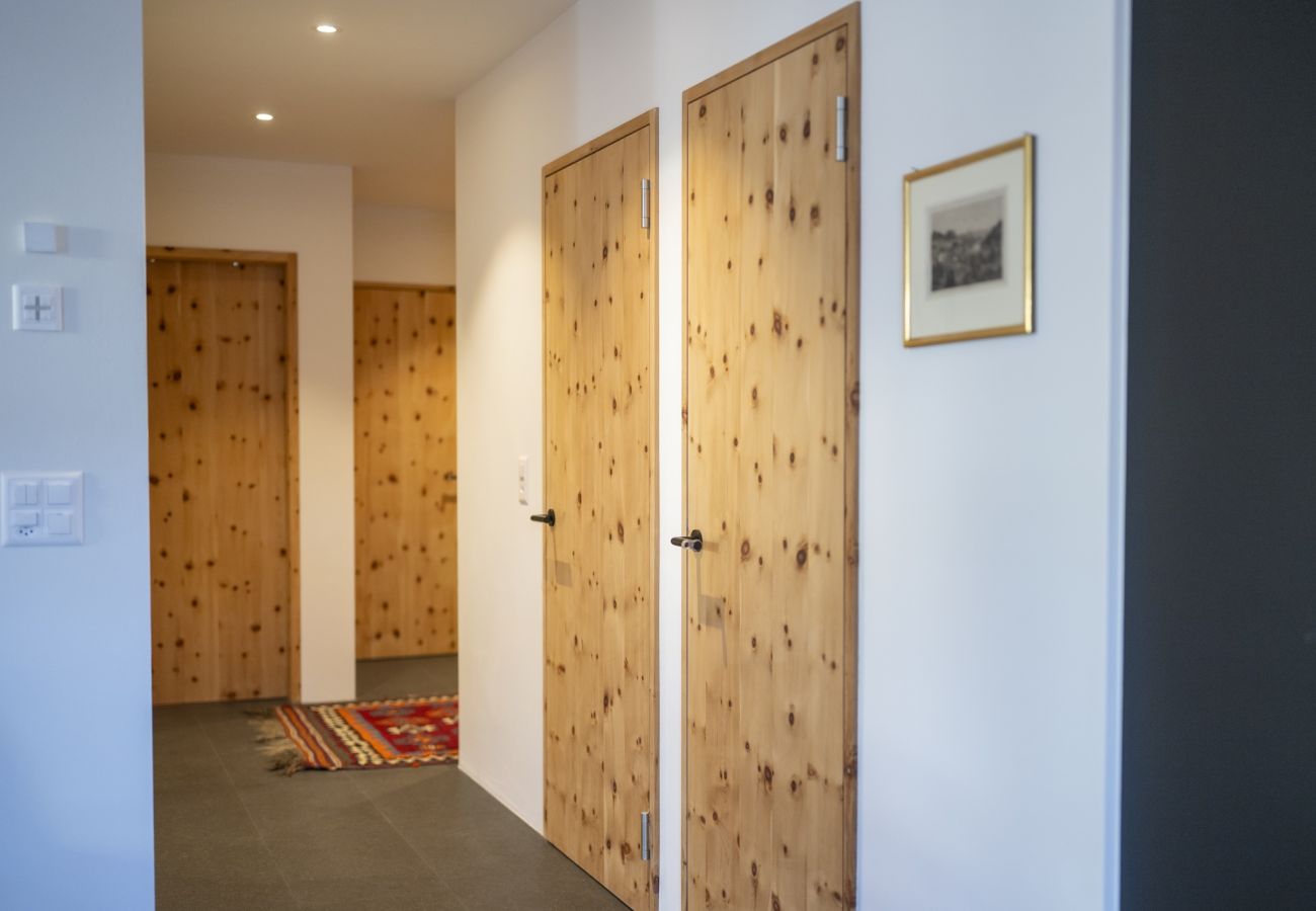 Ferienwohnung in Scuol - Chasa Stradun 203A – Zentrale 2-Zimmer-Ferienwohnung mit Balkon und Kamin in Scuol