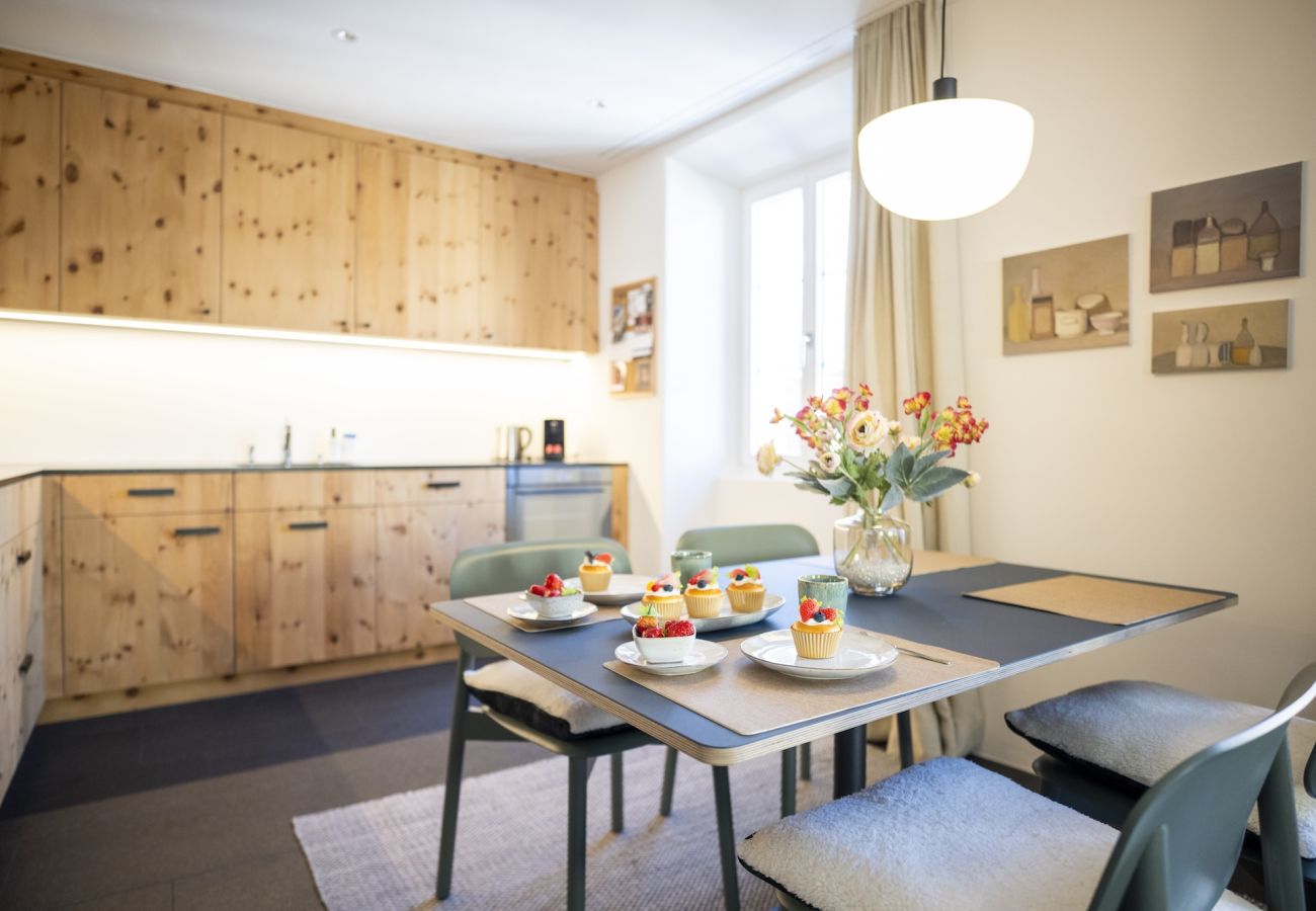 Ferienwohnung in Scuol - Chasa Stradun 203A – Zentrale 2-Zimmer-Ferienwohnung mit Balkon und Kamin in Scuol