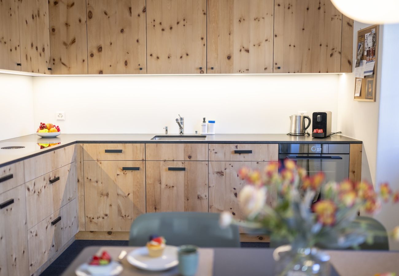 Ferienwohnung in Scuol - Chasa Stradun 203A – Zentrale 2-Zimmer-Ferienwohnung mit Balkon und Kamin in Scuol