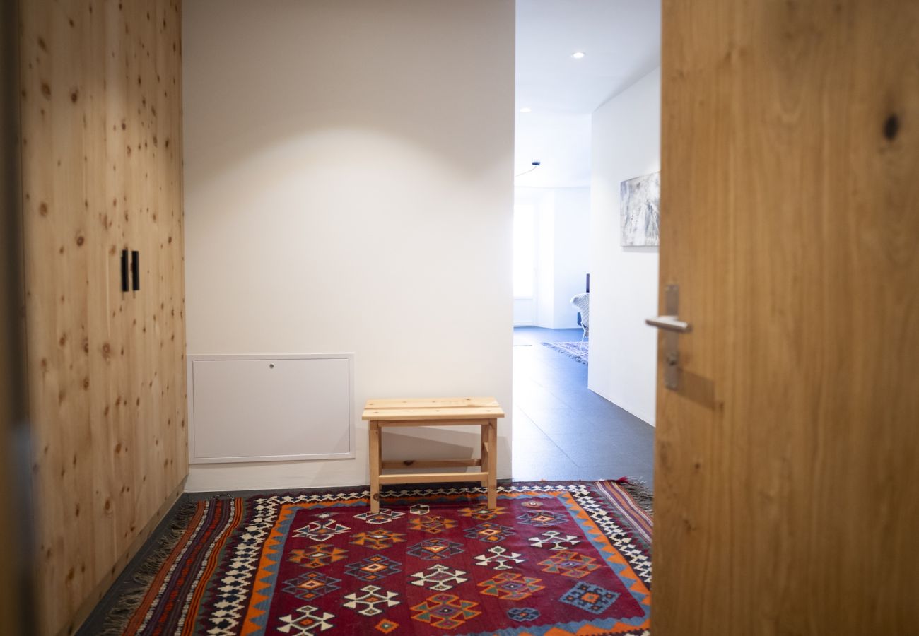 Ferienwohnung in Scuol - Chasa Stradun 203A – Zentrale 2-Zimmer-Ferienwohnung mit Balkon und Kamin in Scuol