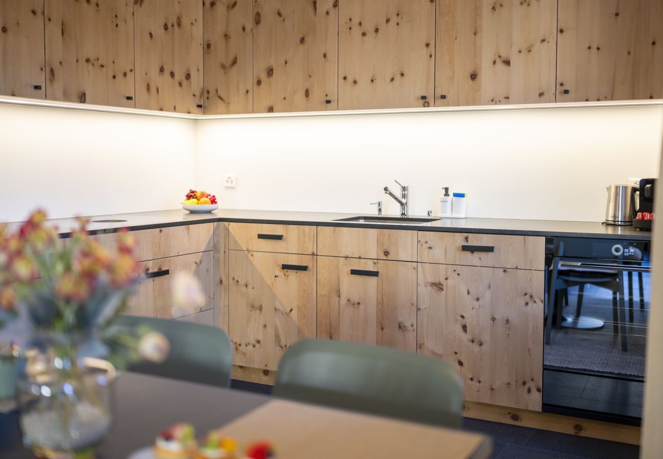 Ferienwohnung in Scuol - Chasa Stradun 203A – Zentrale 2-Zimmer-Ferienwohnung mit Balkon und Kamin in Scuol