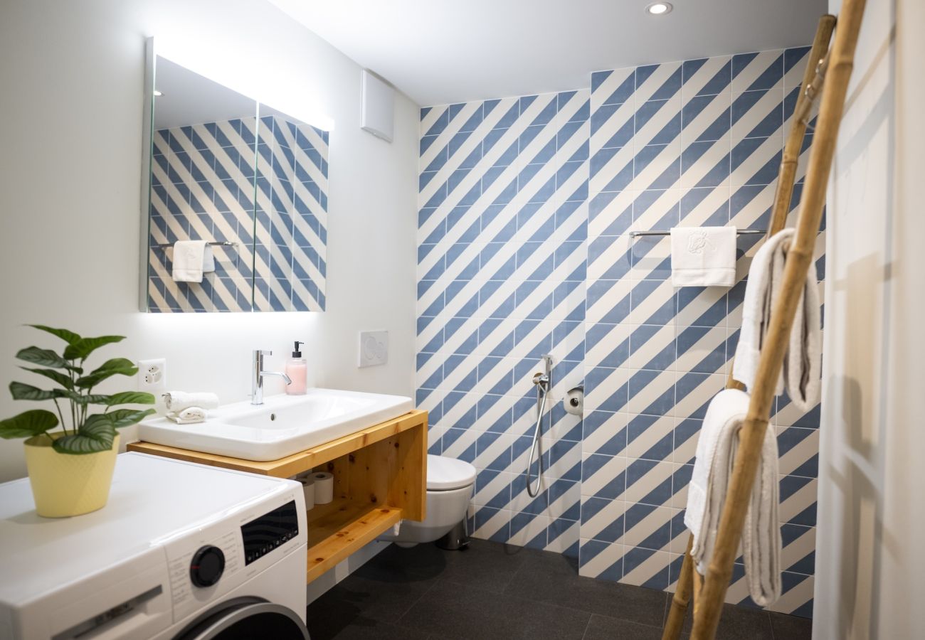 Ferienwohnung in Scuol - Chasa Stradun 203A – Zentrale 2-Zimmer-Ferienwohnung mit Balkon und Kamin in Scuol