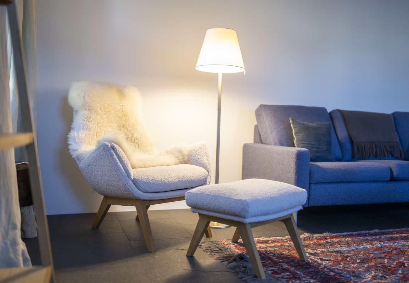 Ferienwohnung in Scuol - Chasa Stradun 203A – Zentrale 2-Zimmer-Ferienwohnung mit Balkon und Kamin in Scuol