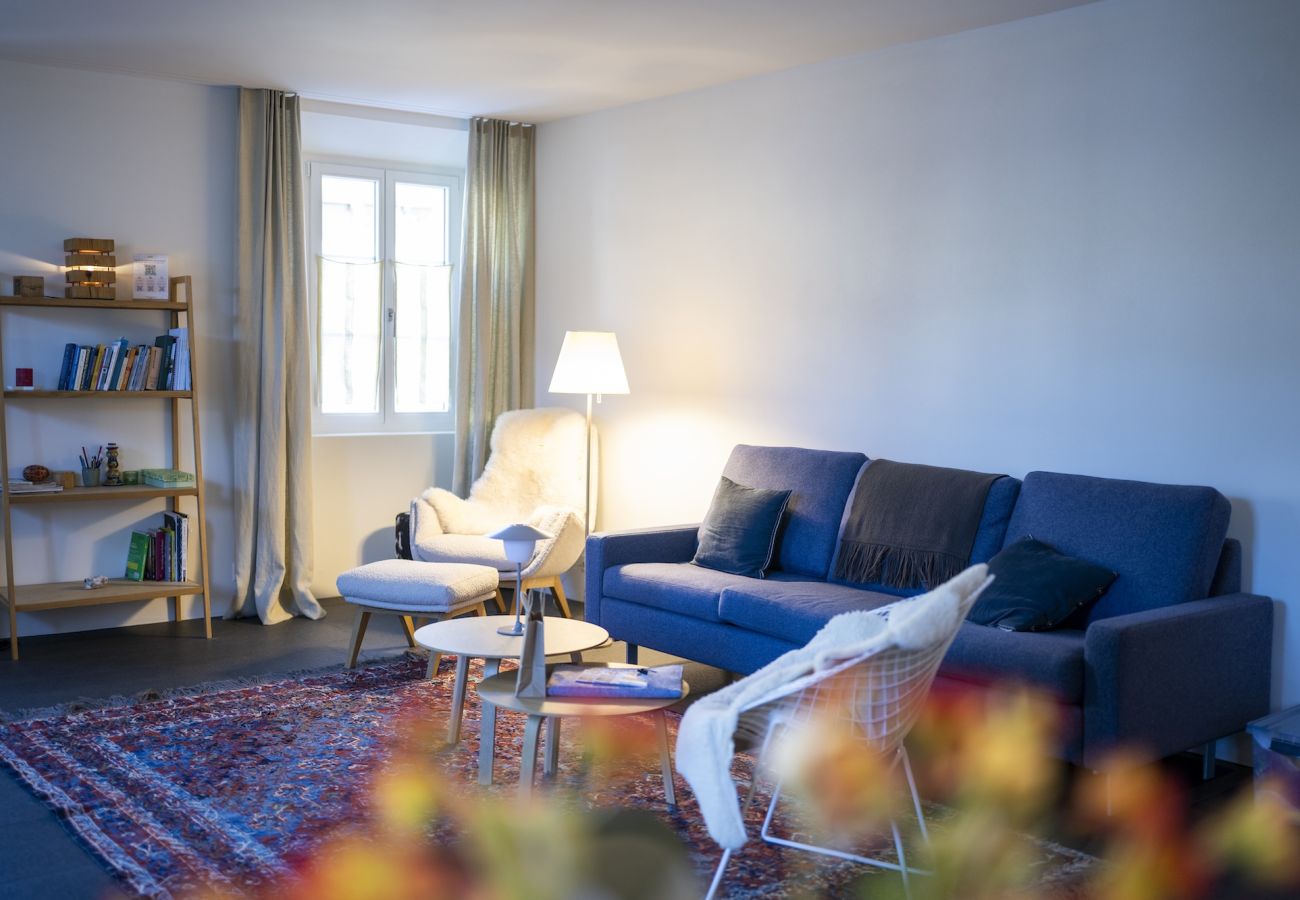 Ferienwohnung in Scuol - Chasa Stradun 203A – Zentrale 2-Zimmer-Ferienwohnung mit Balkon und Kamin in Scuol